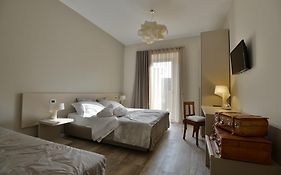 Daman Rooms & Breakfast